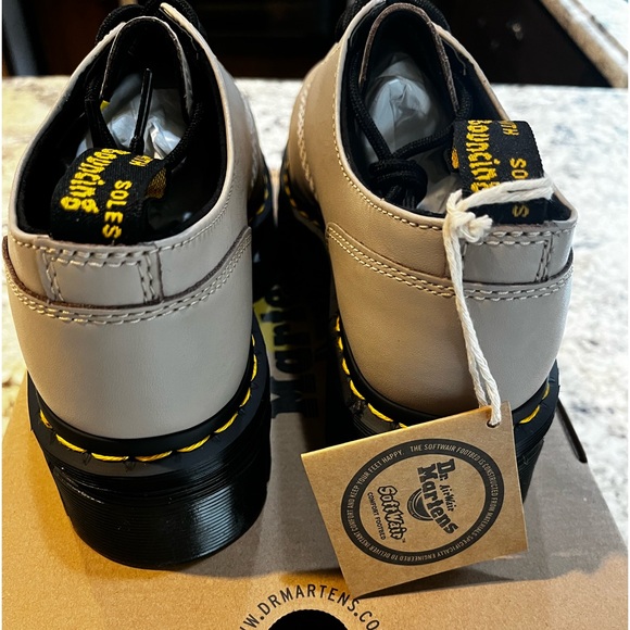 NEW Dr. Martens AUDRICK  LEATHER PLATFORM SHOES In VINTAGE TAUPE, Size 8 or 9 - Picture 8 of 15